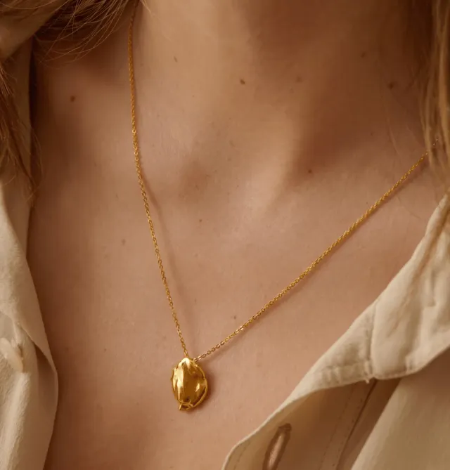 Elise Tsikis Figios collier breloque or 45 cm