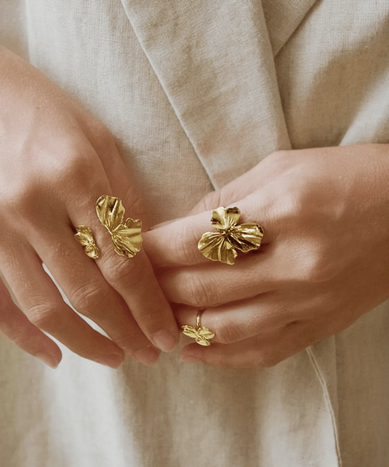 Elise Tsikis Dysis bague fleur dorée réglable