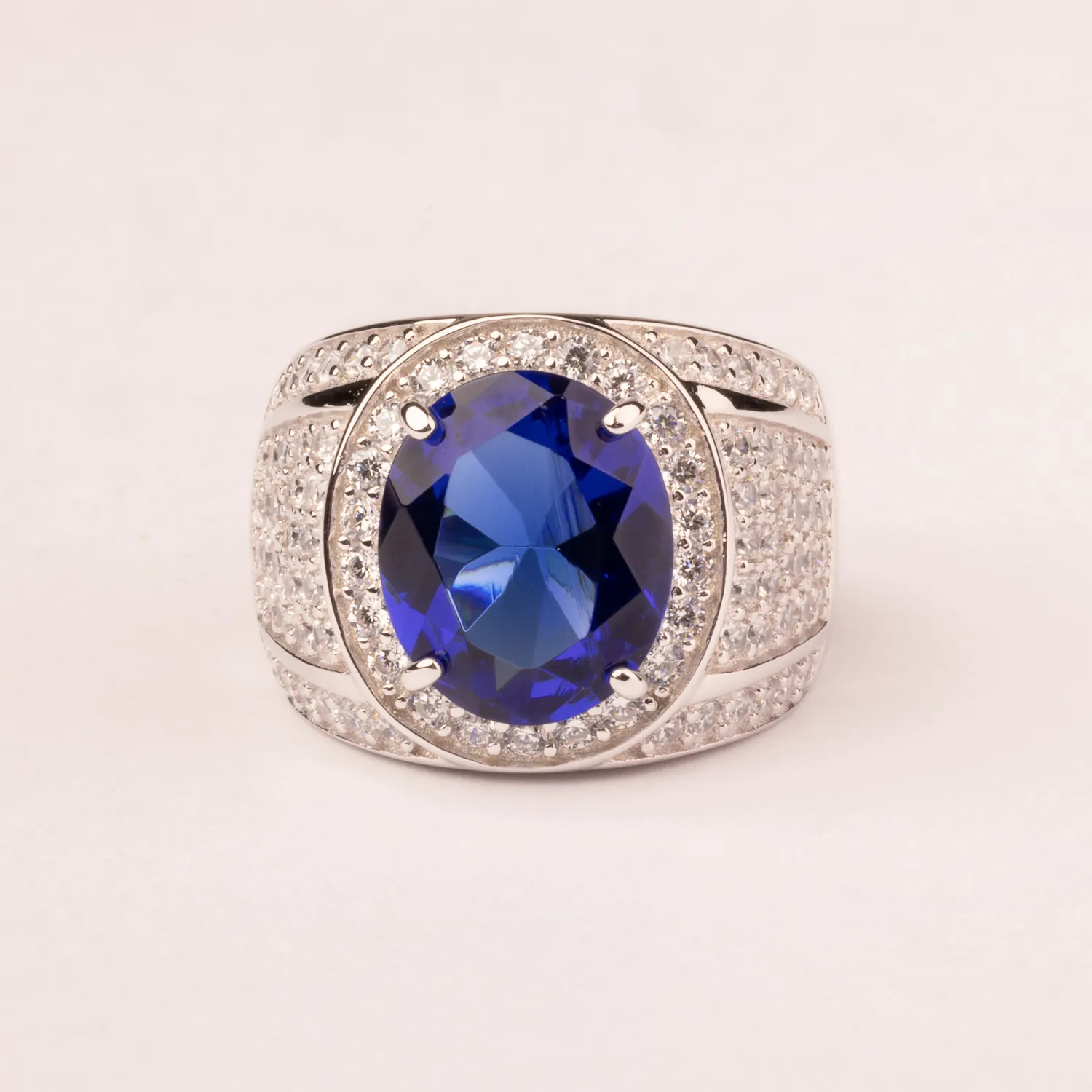 Ultima Edizione ovale couleur bague large zircon