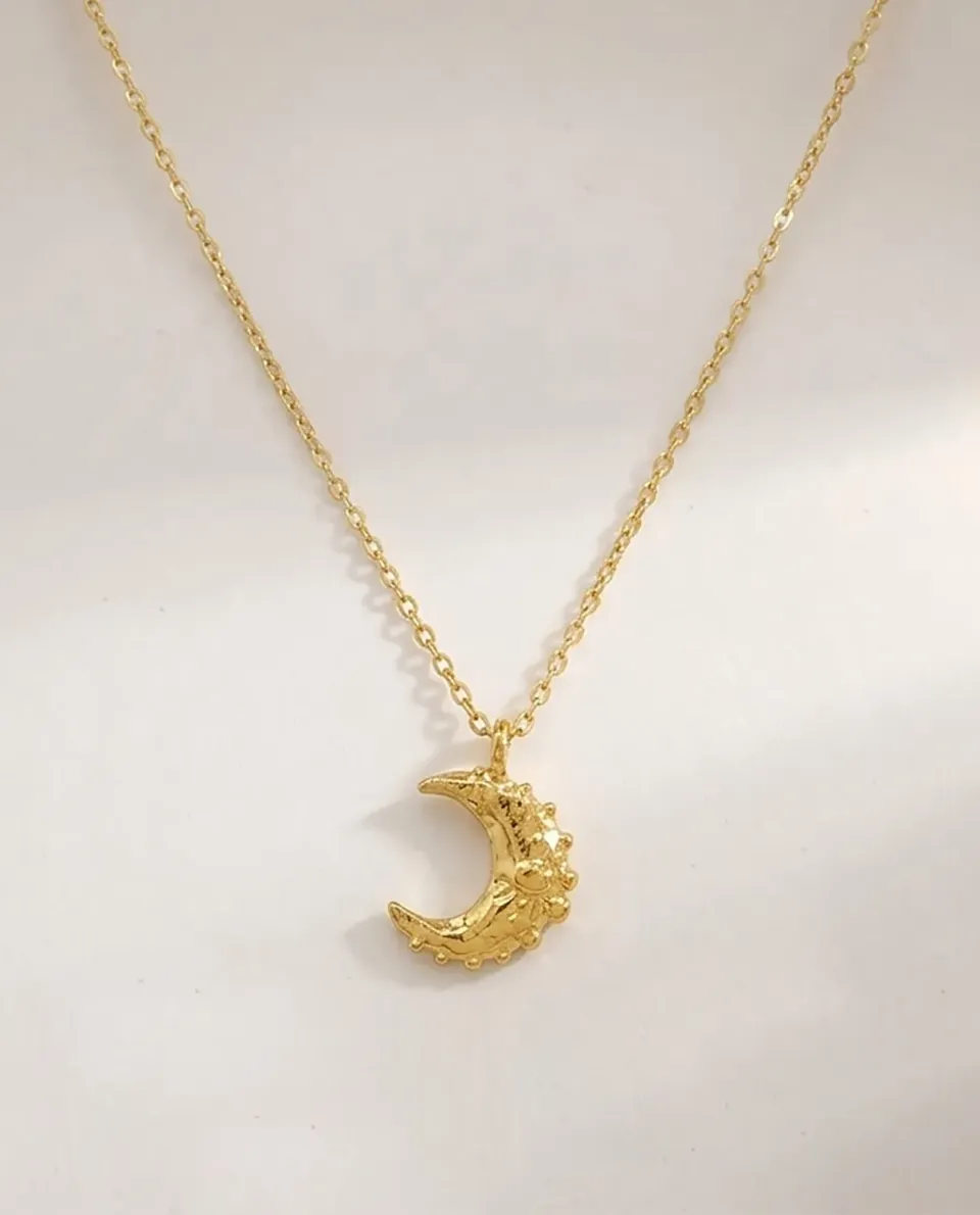 Elise Tsikis Selene collier lune dorée 45 cm