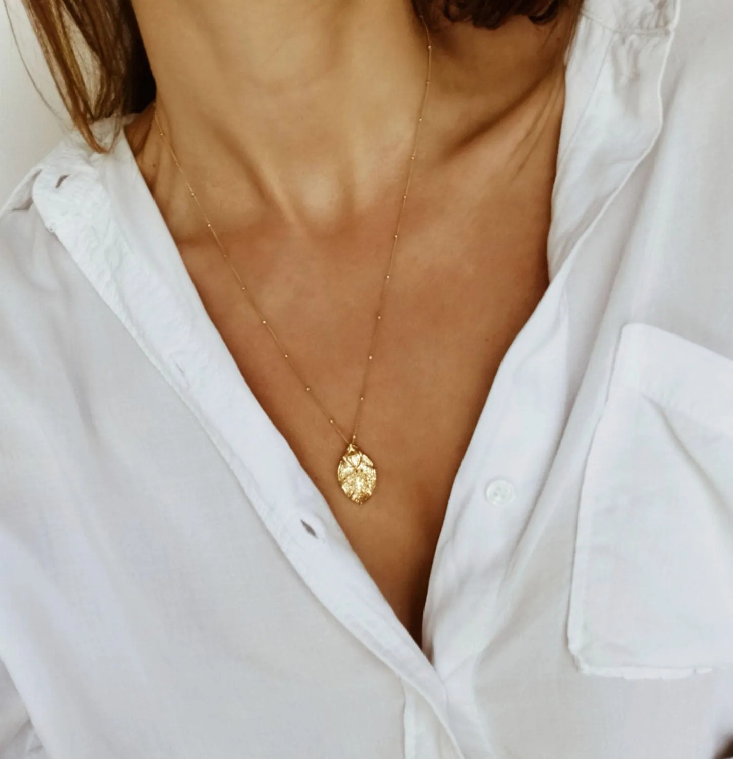 Elise Tsikis Kiato collier feuille 50 cm argenté doré