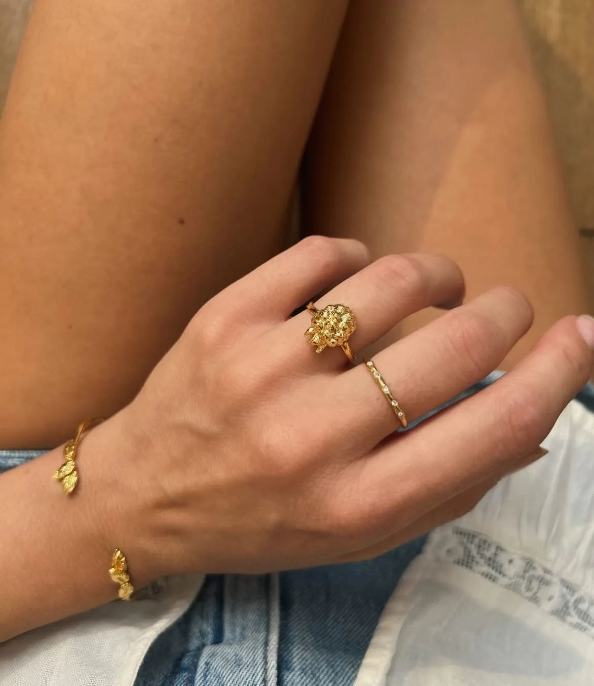 Elise Tsikis Arana bague dorée framboise réglable