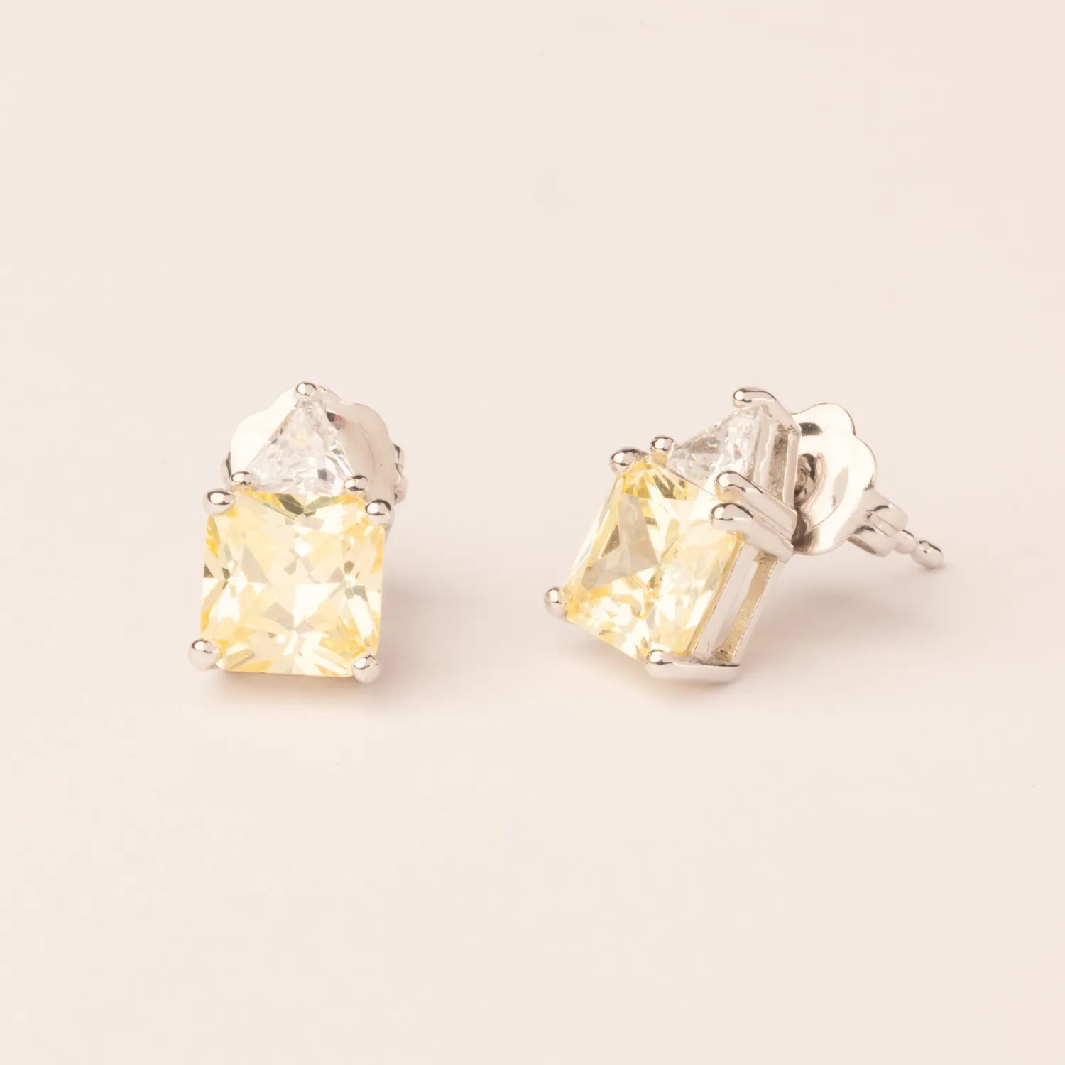 Ultima Edizione boucles d’oreilles triangle zircon