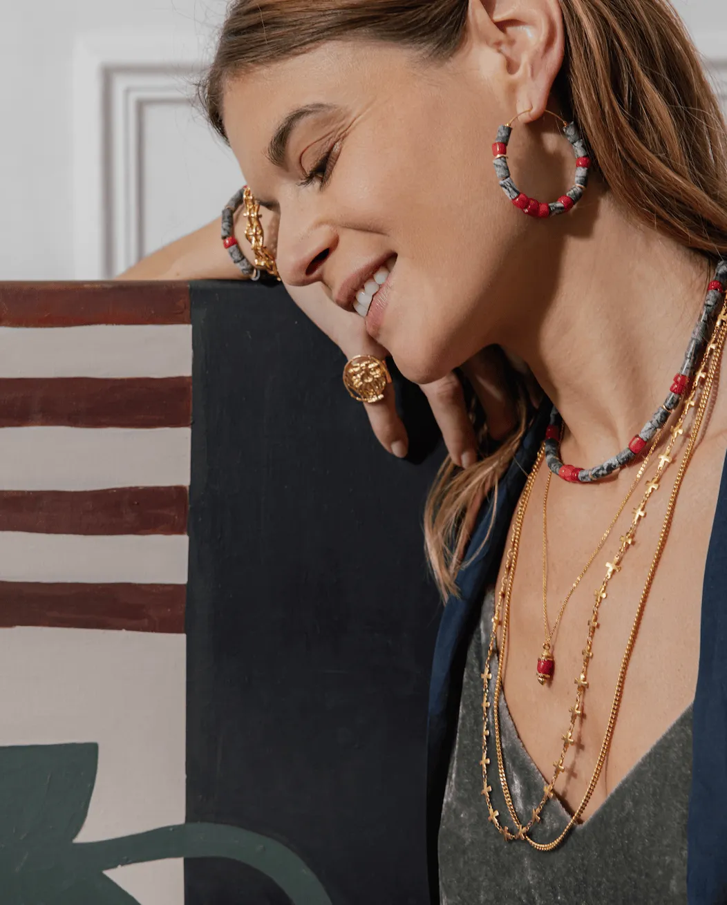 Elise Tsikis Eleftheria Riani boucles d’oreilles pierres rouges