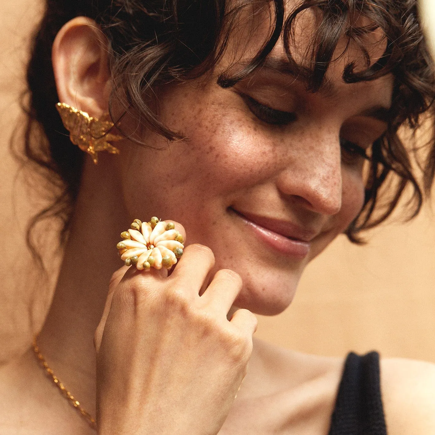Elise Tsikis Inga bague couronne coquillages