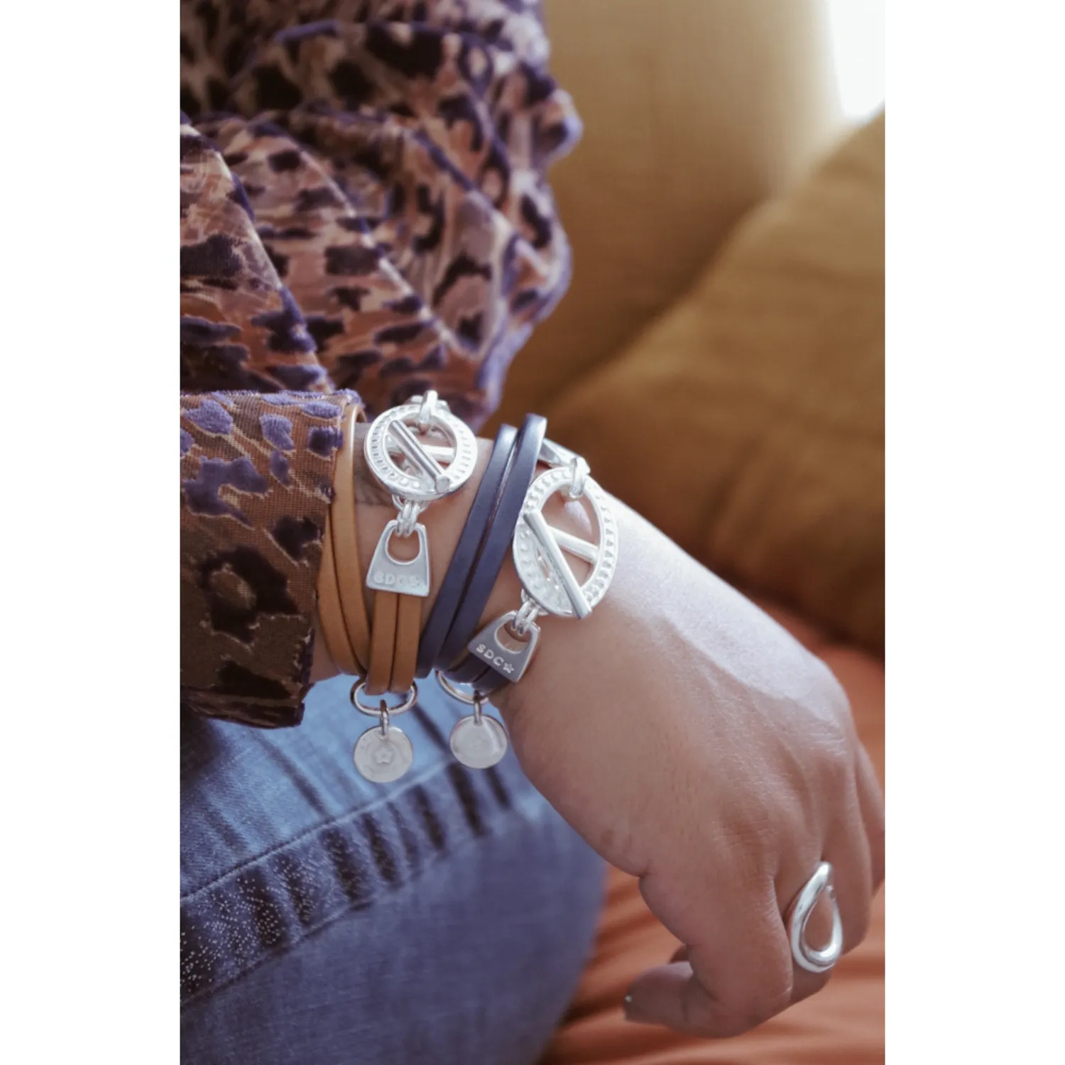 Secret de Cuir N°1344 bracelet cuir ovale argenté