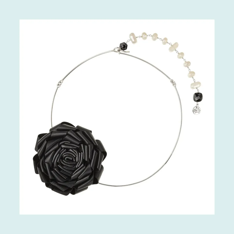 Lorella Tamberi Canal Roses collier cuir noir fleur 47cm