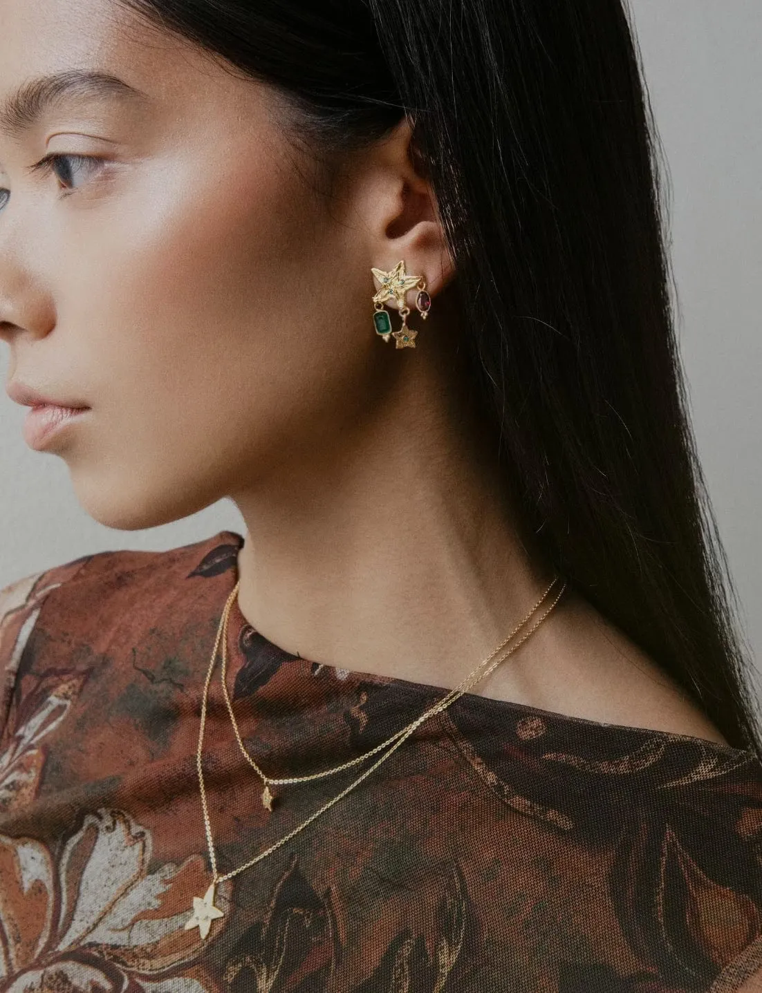 Elise Tsikis Midland boucles d'oreilles étoiles onyx grenat