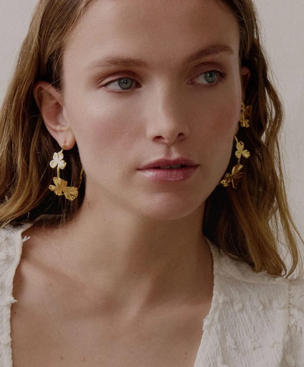Elise Tsikis Ditsa boucles d'oreilles créoles dorées