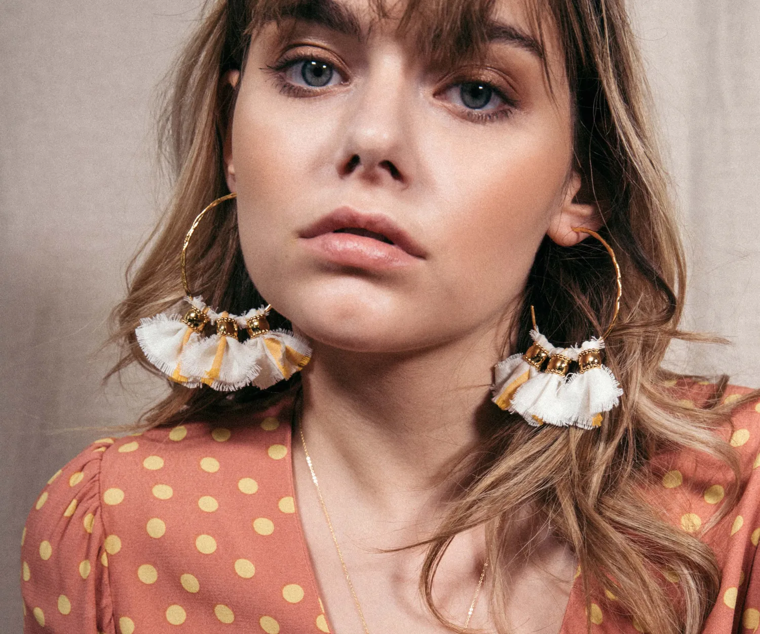 Elise Tsikis Centaurée boucles créoles jaune tissu