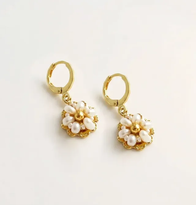 Elise Tsikis Nealia boucles créoles perles nacre