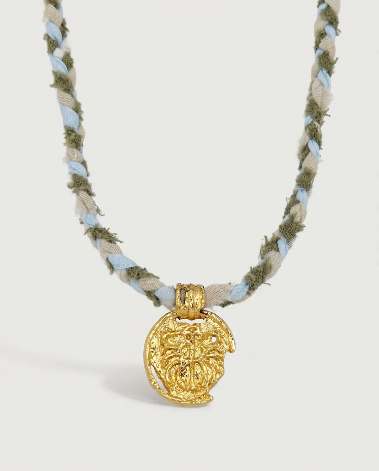 Elise Tsikis Ioannis bleu collier perles naturelles