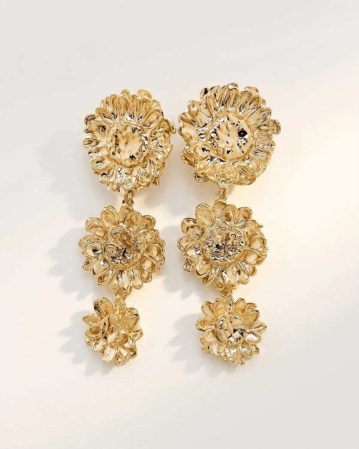 Elise Tsikis Calas Gold boucles d'oreilles doré clip