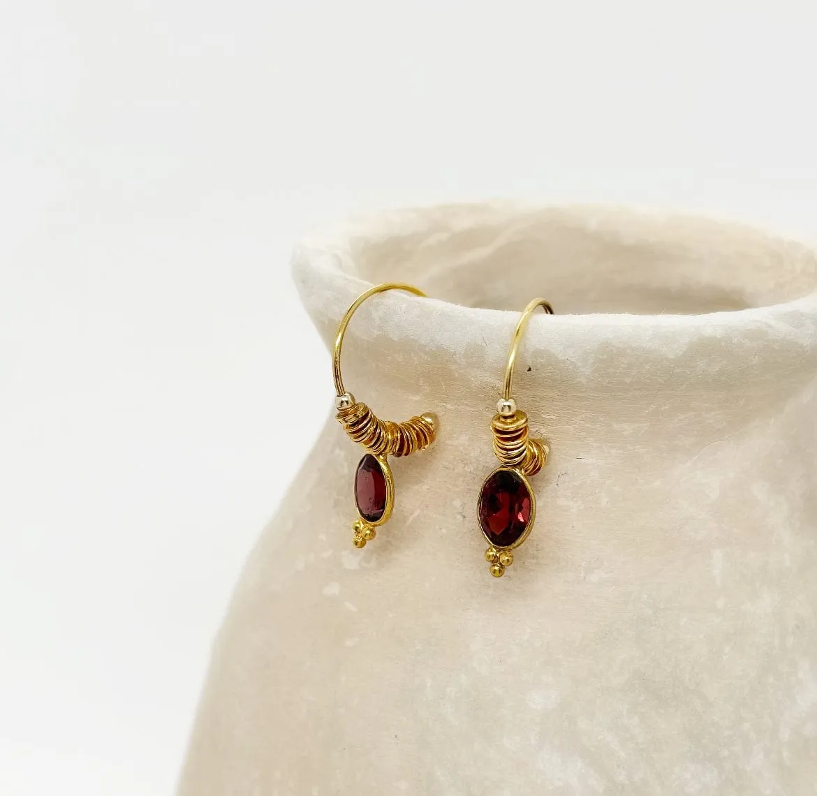 Elise Tsikis Lindale boucles d'oreilles émeraude pierres naturelles