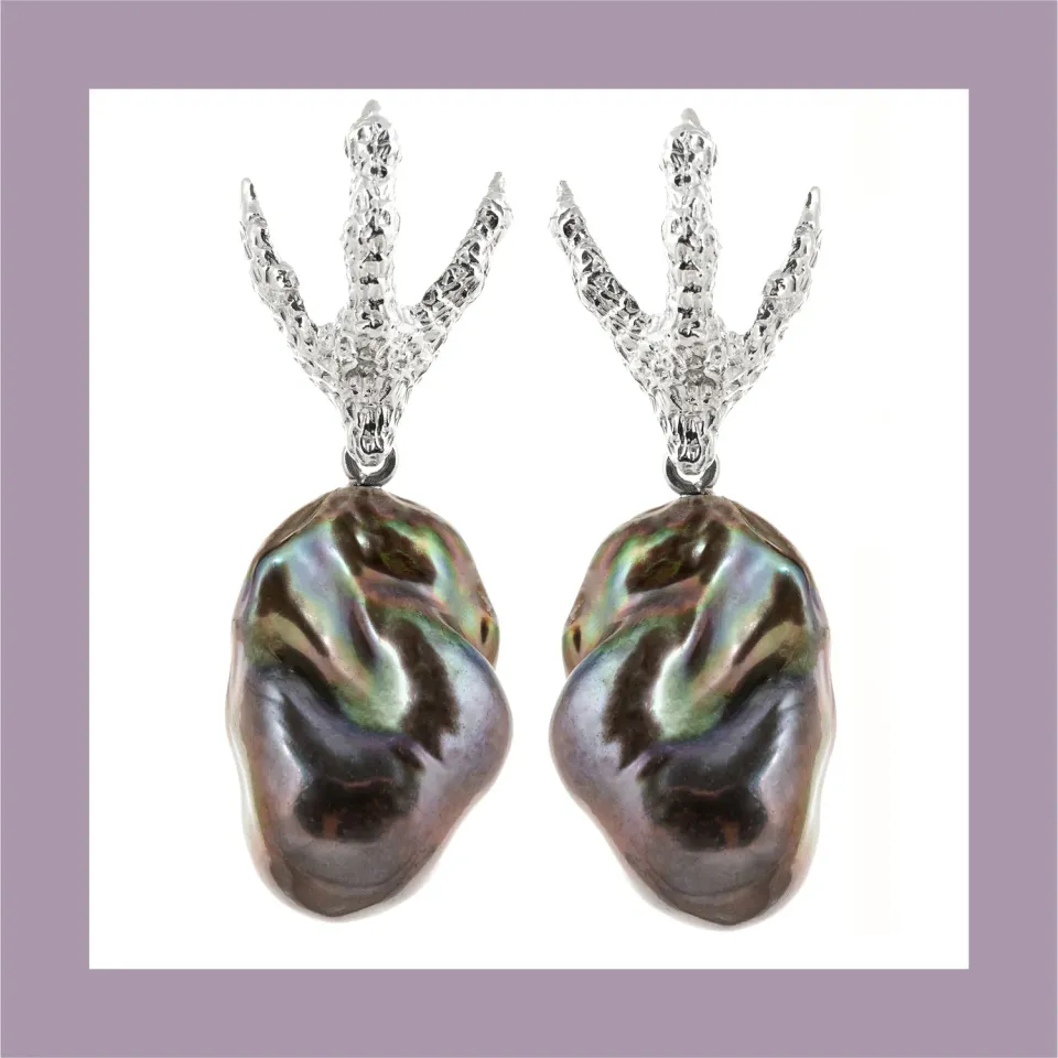 Lorella Tamberi Canal Artemis griffe boucles perle grise baroque