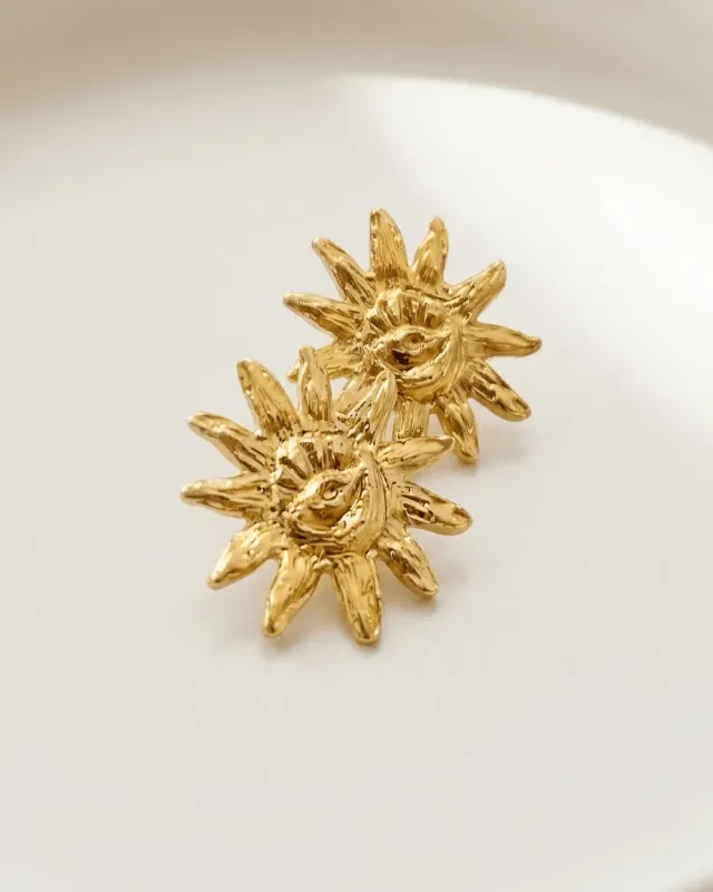 Elise Tsikis Aria boucles d’oreilles soleil or jaune