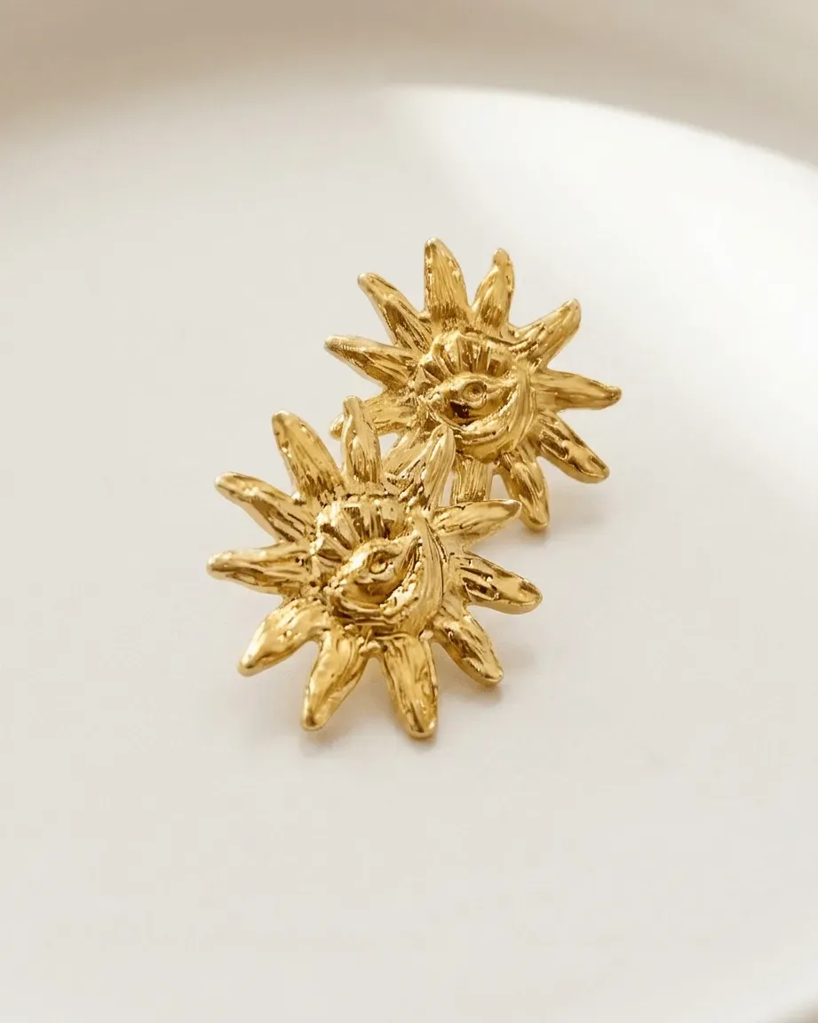 Elise Tsikis Aria boucles d’oreilles soleil or jaune