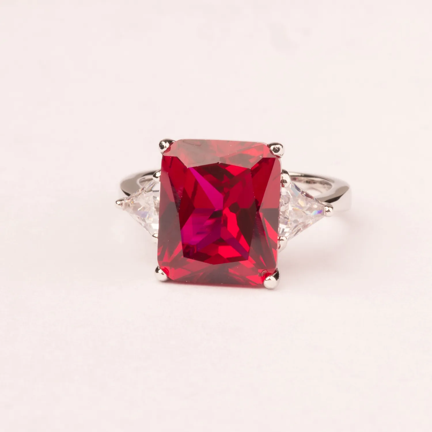 ULTIMA EDIZIONE bague zircon taille émeraude couleur
