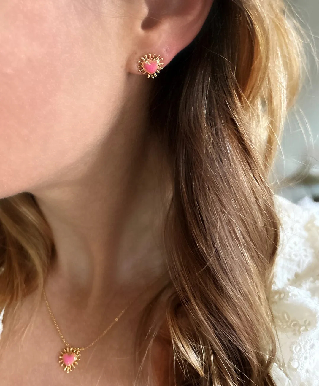 Elise Tsikis Octobre Rose Xelha boucles cœur rosé