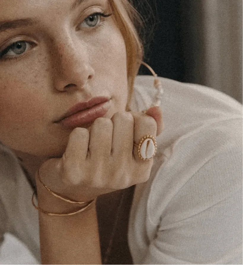 Elise Tsikis Liosa bague coquillage blanc ajustable