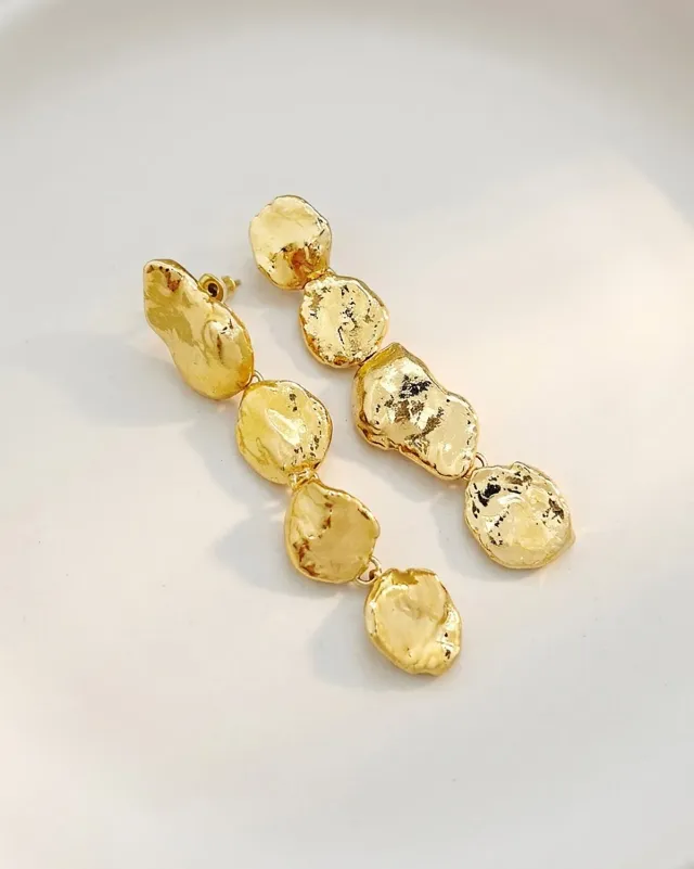 Elise Tsikis Yolis boucles d’oreilles pendantes doré 6,5 cm