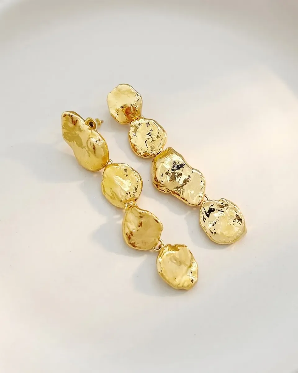 Elise Tsikis Yolis boucles d’oreilles pendantes doré 6,5 cm