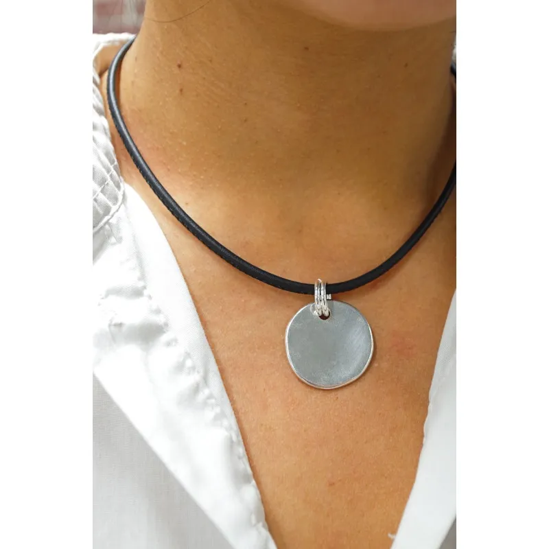 Secret de Cuir N°258 ras de cou cuir pastille argenté