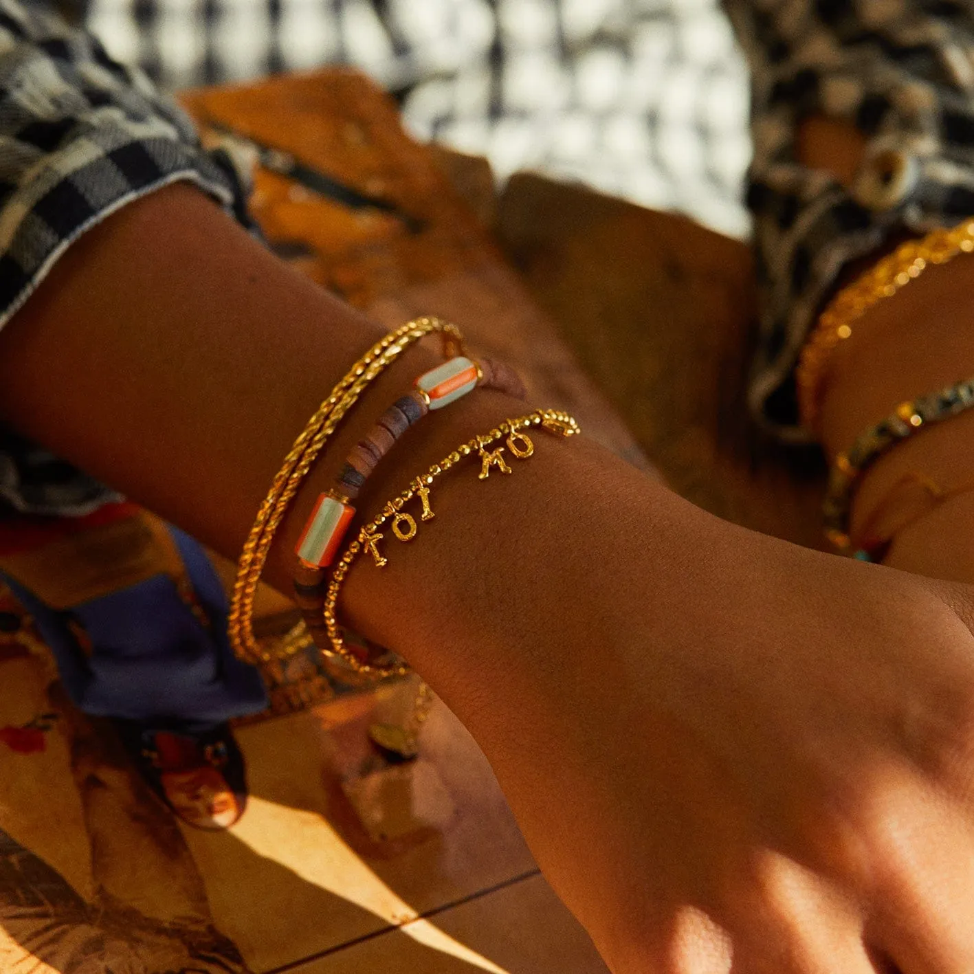 Elise Tsikis Bussola bracelet élastique pierres couleur