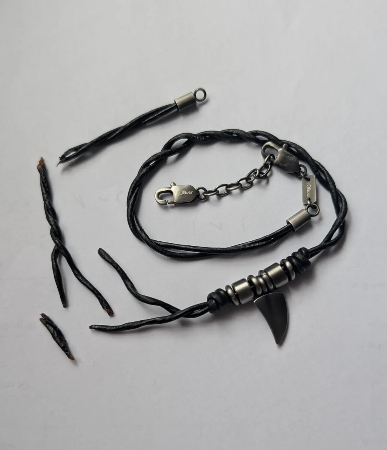 s.Oliver collier homme cuir croix argenté noir