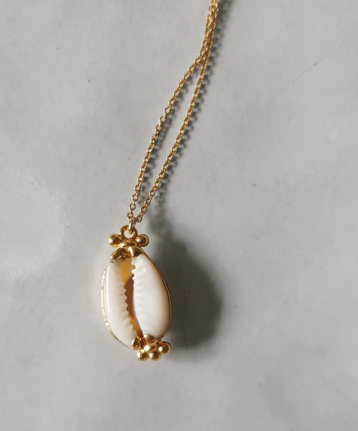 Elise Tsikis Valos collier coquillage 55 cm