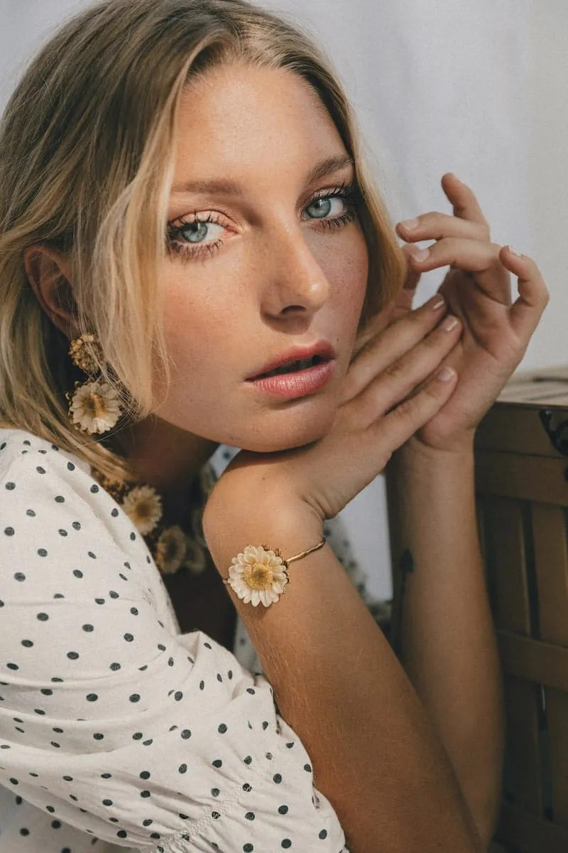 Elise Tsikis Carces bracelet jonc fleur ajustable
