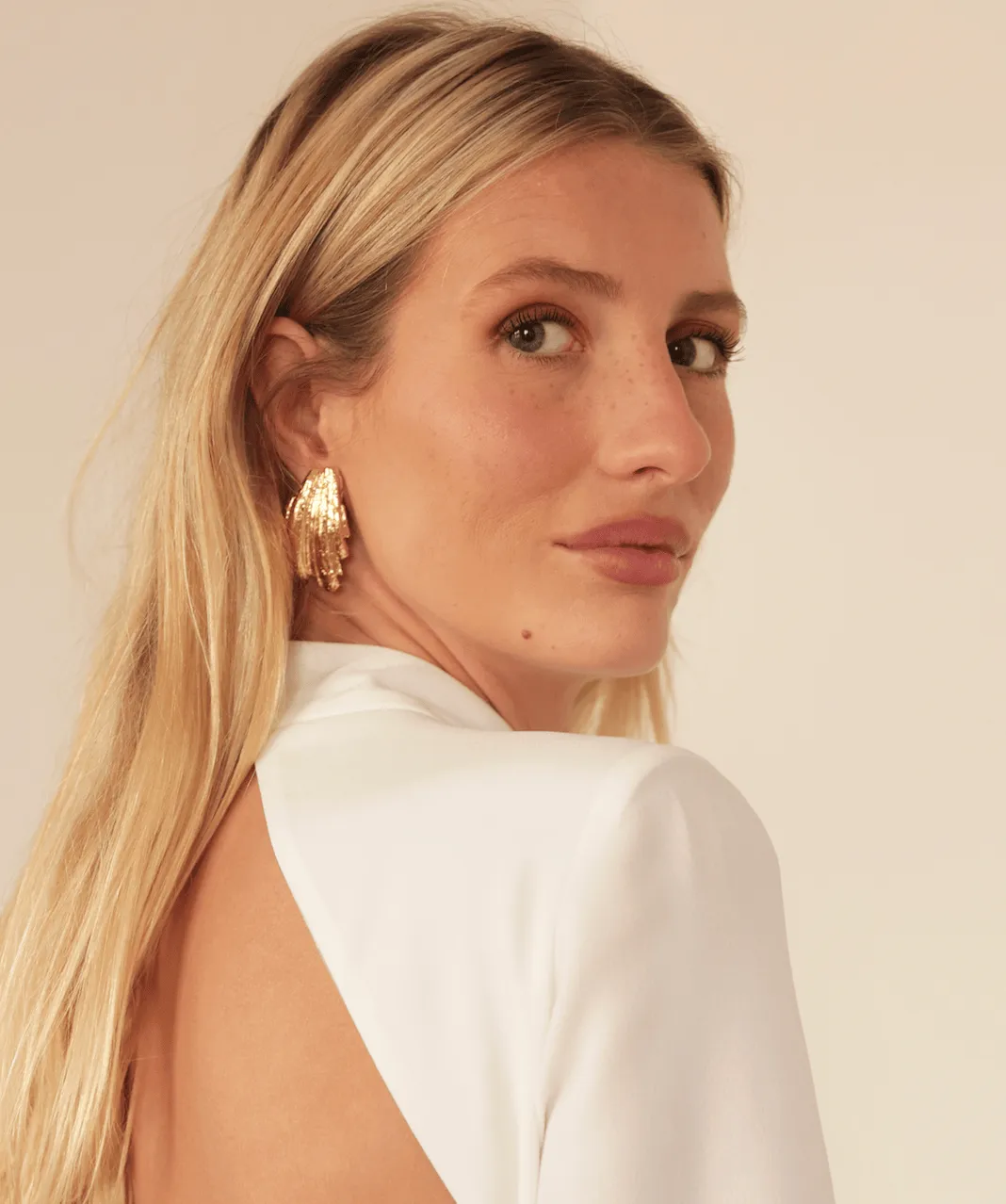 Elise Tsikis Helios Gaia boucles d'oreilles or coquillage