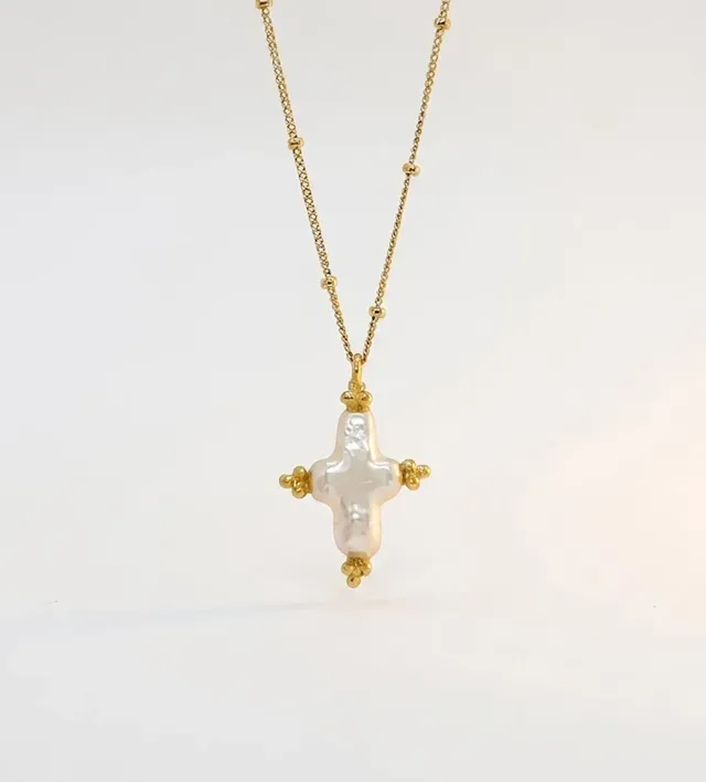 Elise Tsikis Hydros collier perle croix 50 cm