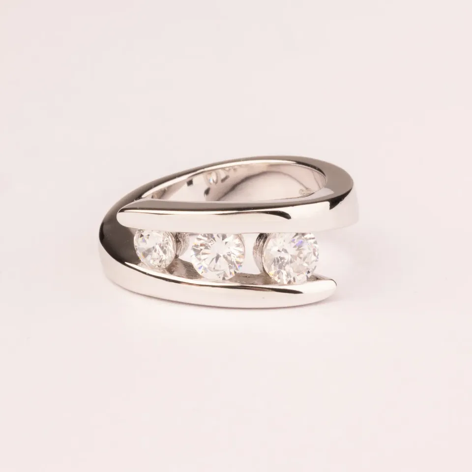 Ultima Edizione Fascia 3 Zircons bague dégradé