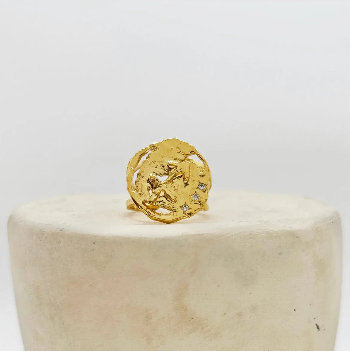 Elise Tsikis Mendi bague chevalière zircon blanc