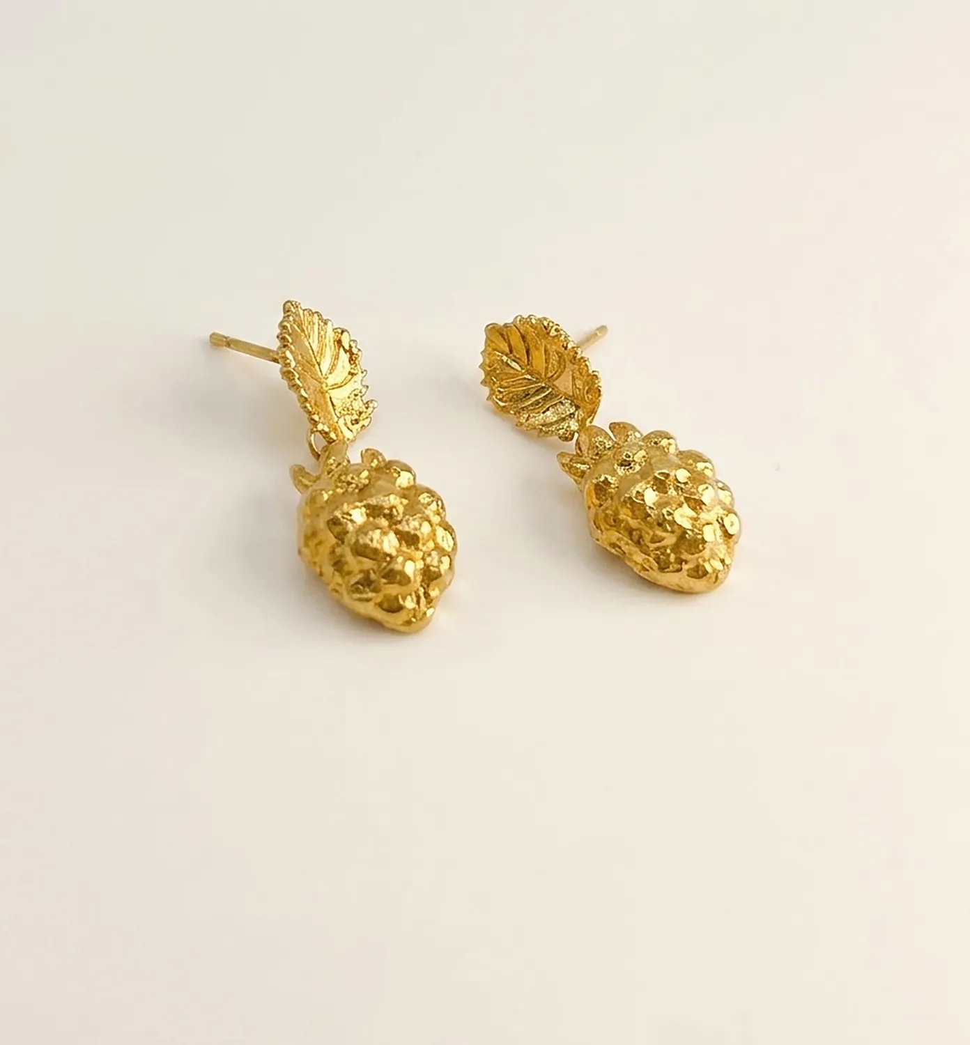 Elise Tsikis Muria boucles d'oreilles baies 2,5 cm doré