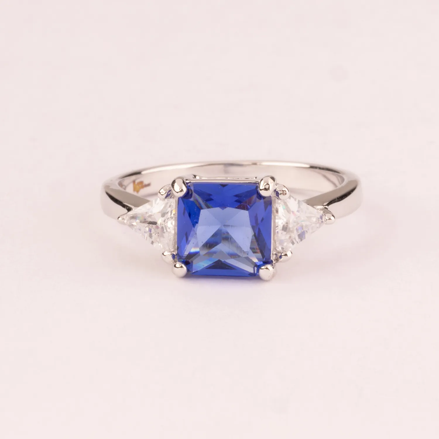 ULTIMA EDIZIONE Quadrato 6x6 bague zircone couleur