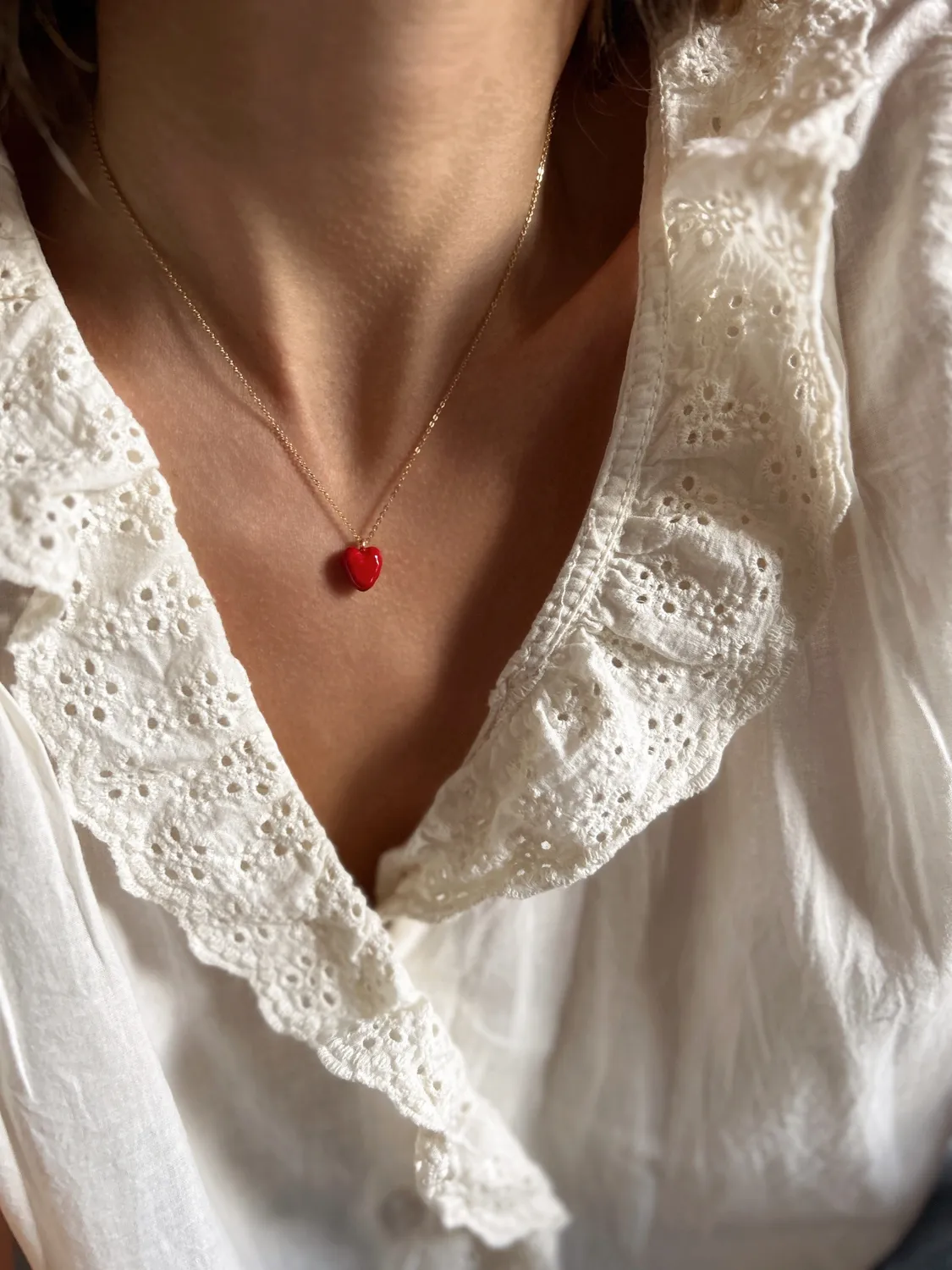 Elise Tsikis Hory collier cœur émail rouge 40 cm