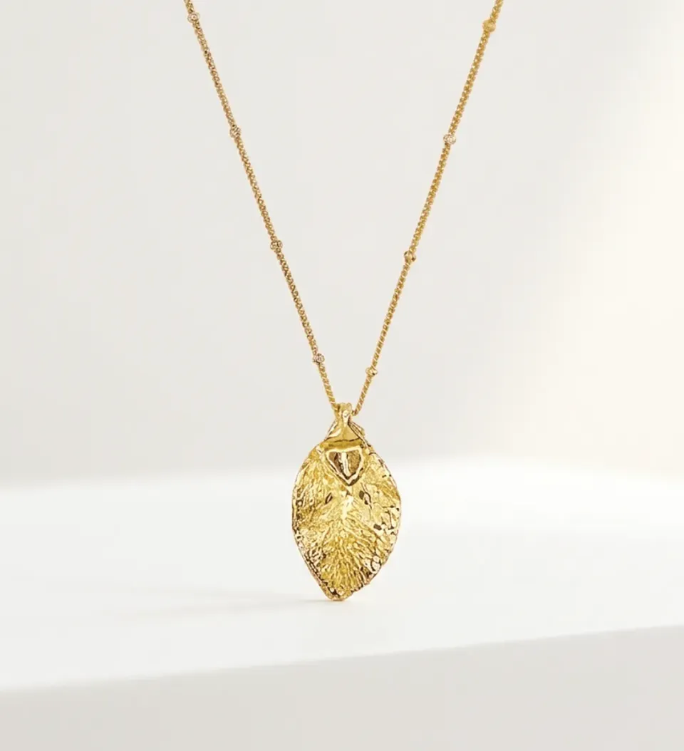 Elise Tsikis Kiato collier feuille 50 cm argenté doré