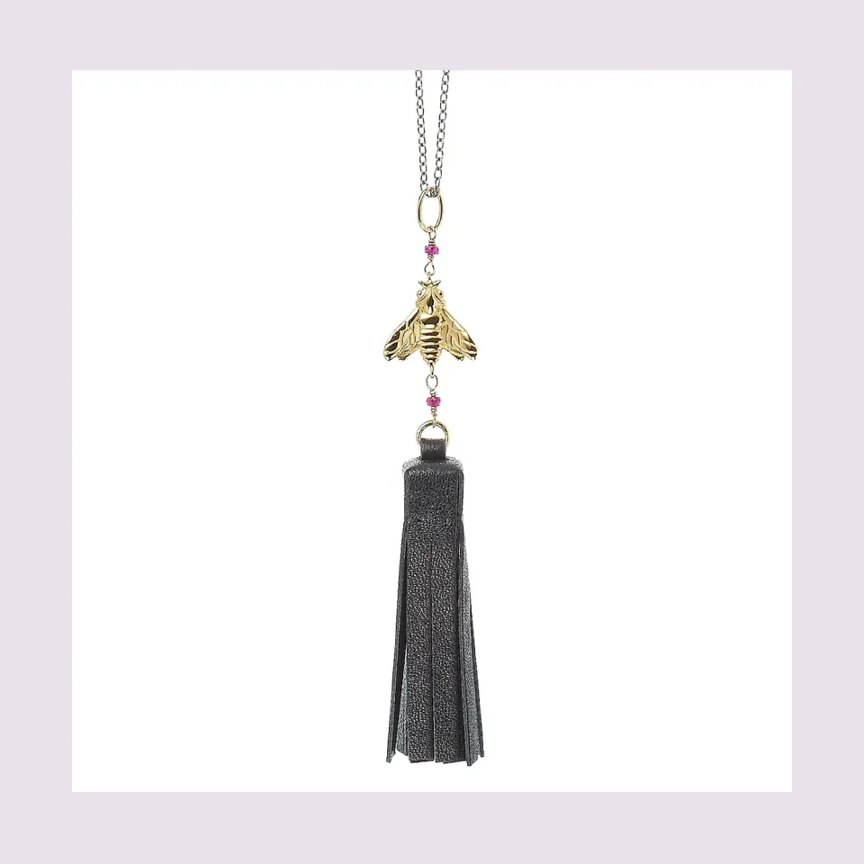 Lorella Tamberi Canal Bee Queen pompon collier cuir noir