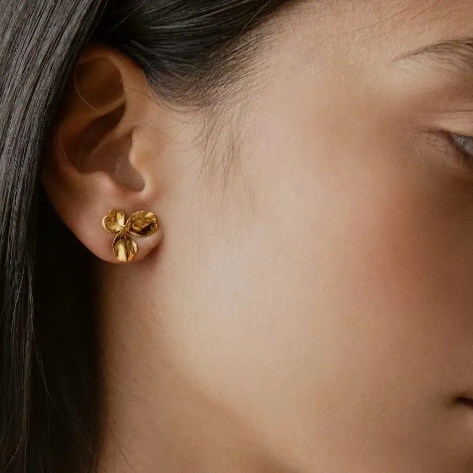 Elise Tsikis Pensée Small boucles doreilles or jaune