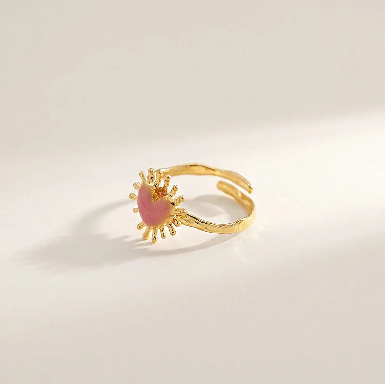 Elise Tsikis Octobre Rose Santissima bague coeur rose