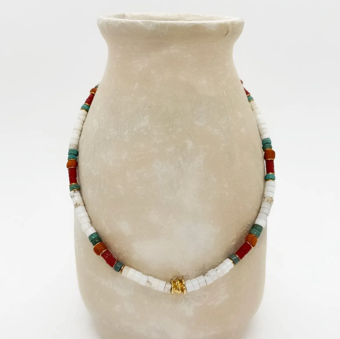 Elise Tsikis Meada collier blanc pierres naturelles