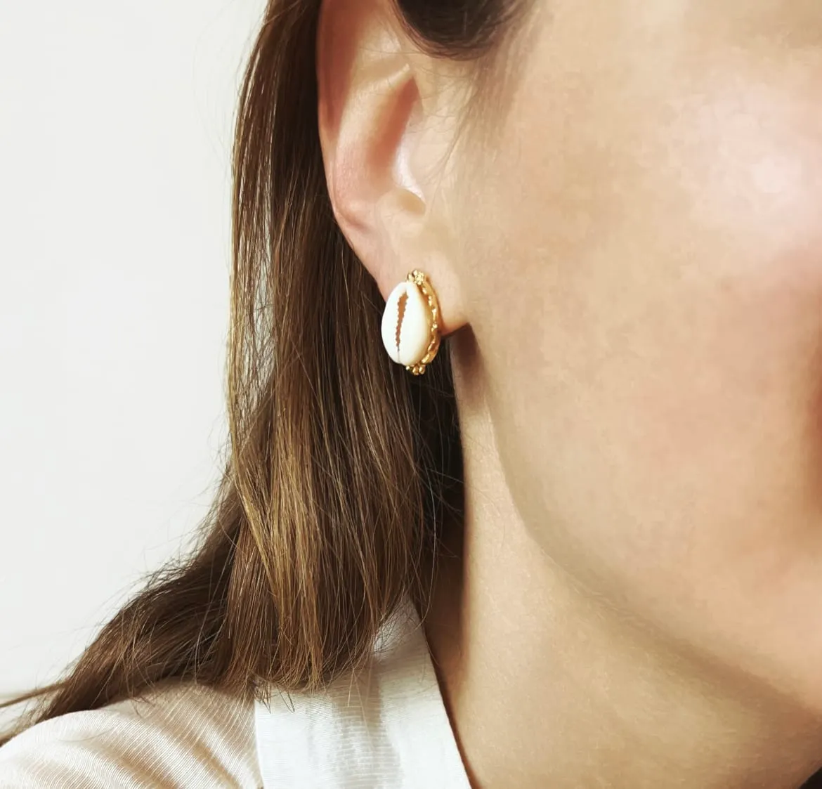Elise Tsikis Kandilli boucles coquillage doré