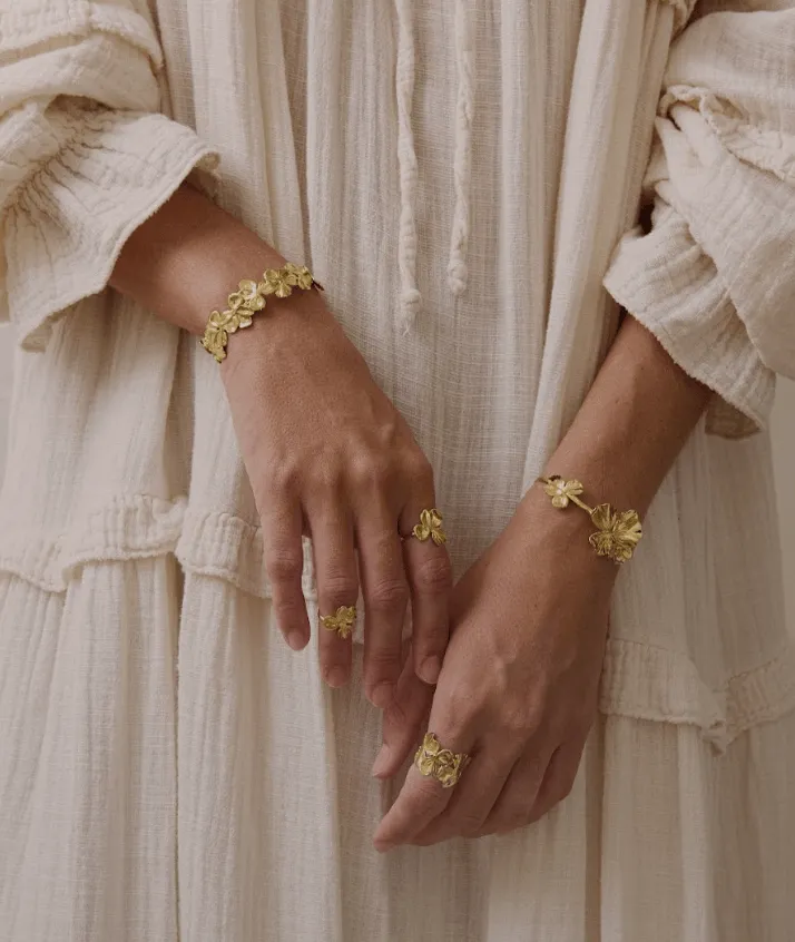 Elise Tsikis Némésis Damy bague phalange fleur