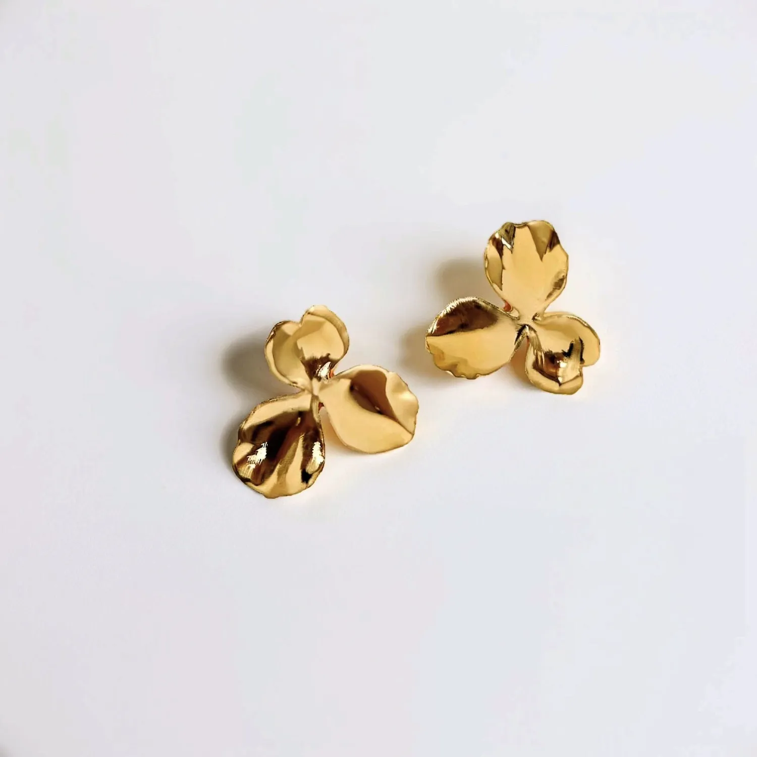Elise Tsikis Pensée Small boucles doreilles or jaune