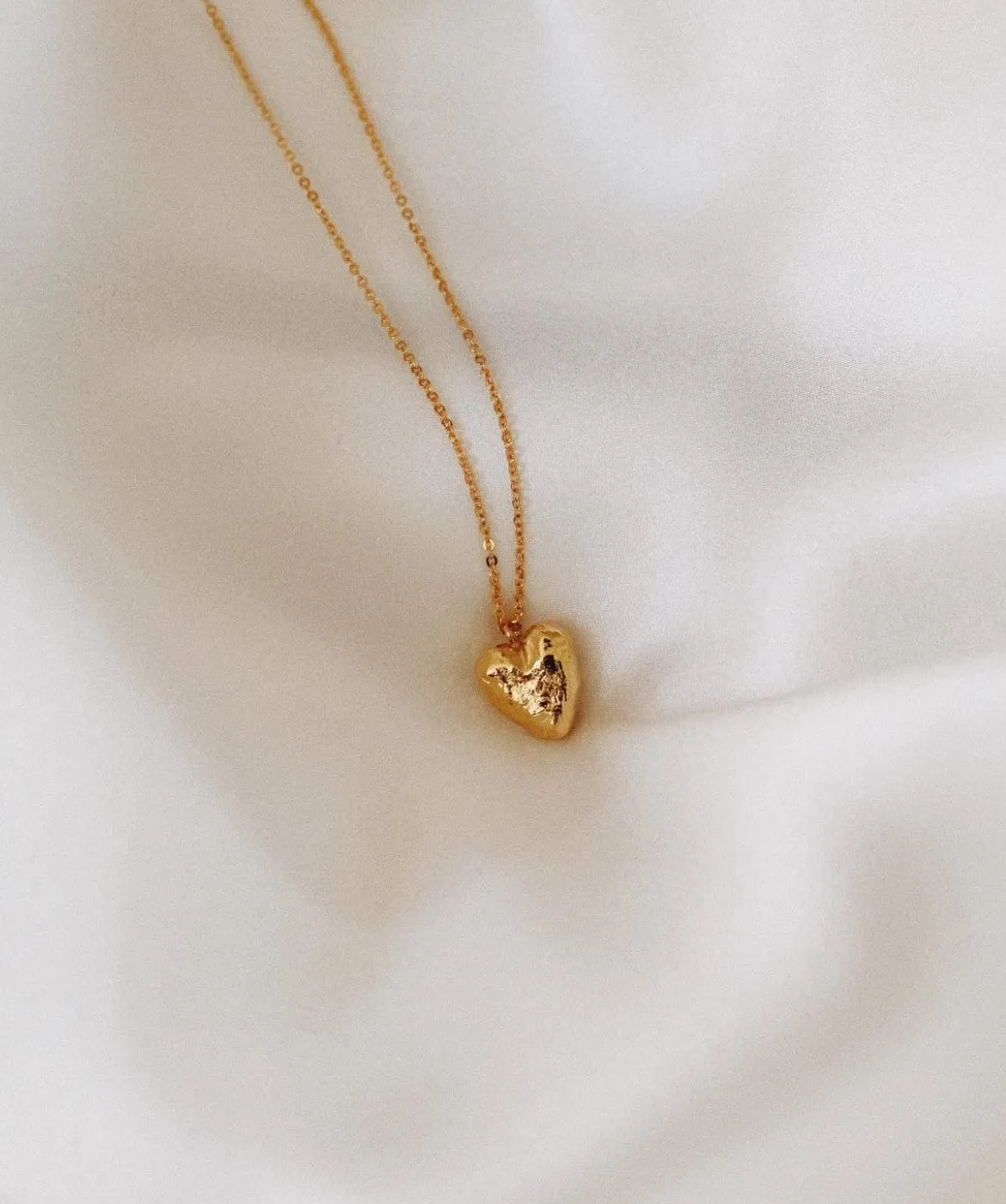 Elise Tsikis Hory collier cœur doré or jaune 40 cm