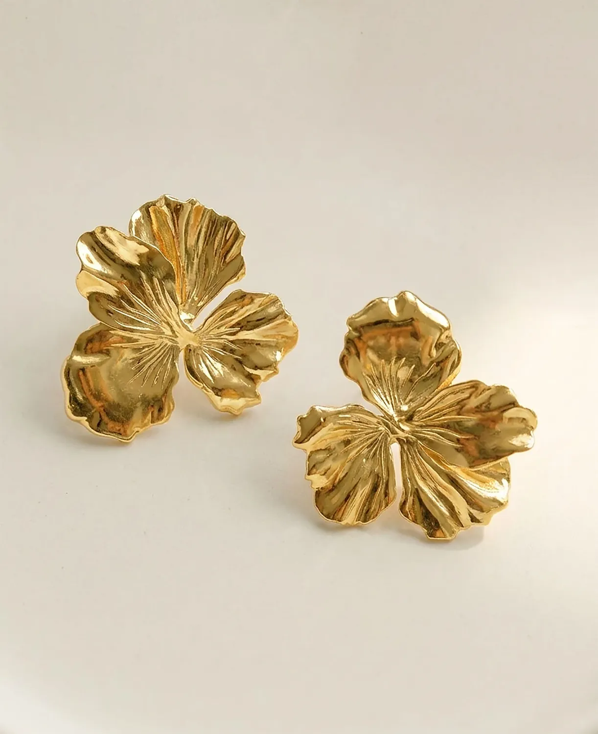 Elise Tsikis Nemesis Medium boucles fleurs or jaune 4 cm