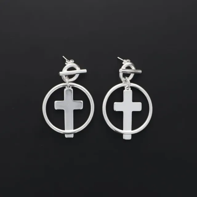 Secret de Cuir N°706 boucles d’oreilles croix argenté
