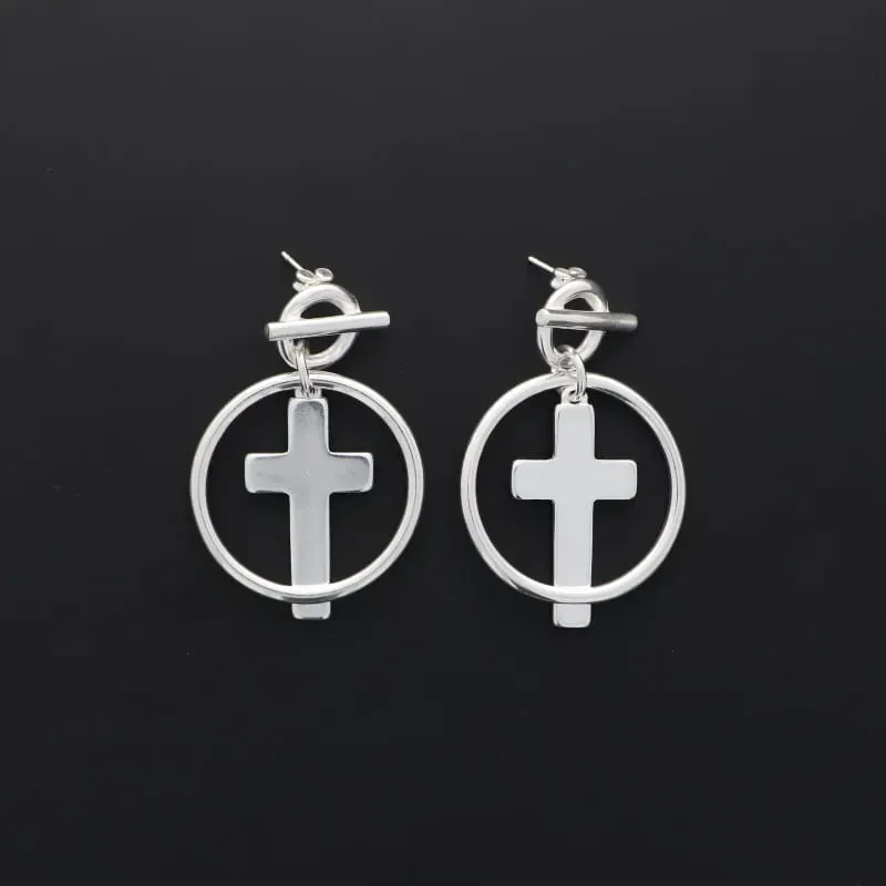 Secret de Cuir N°706 boucles d’oreilles croix argenté